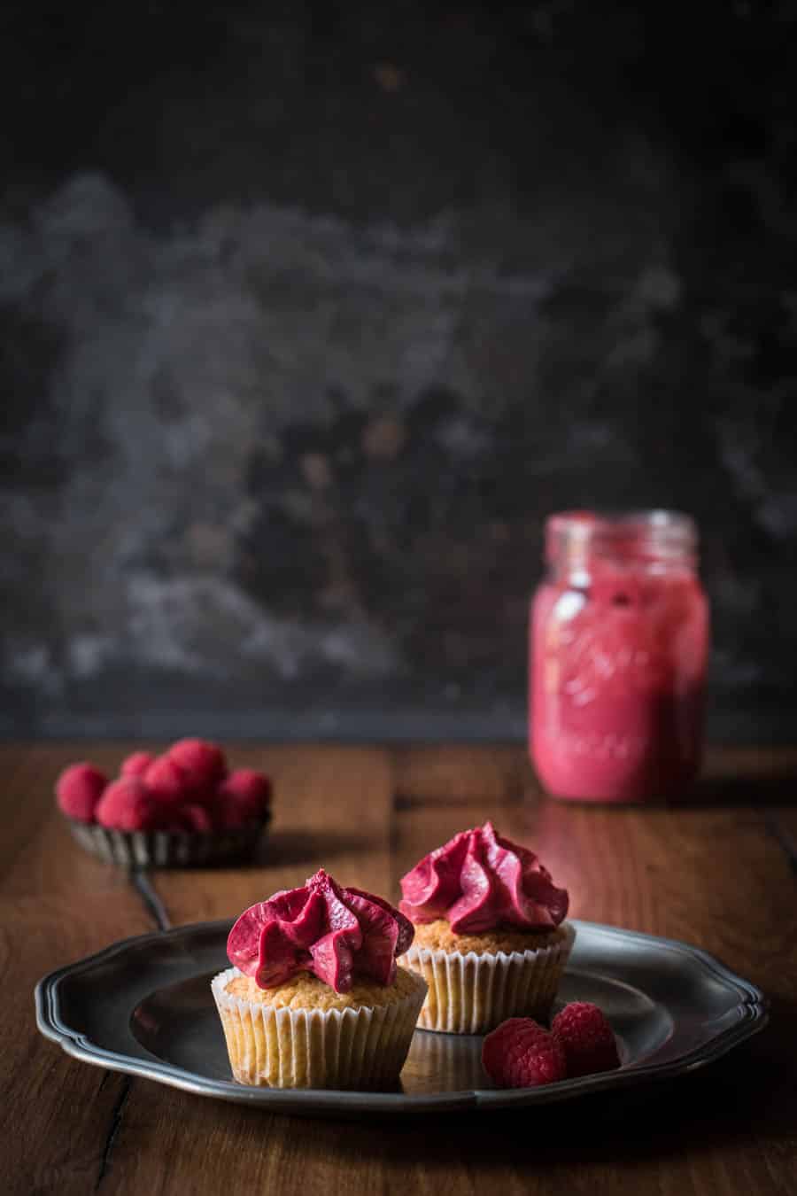 Himbeer Cupcakes mit cremiger Füllung - Kleines Kulinarium