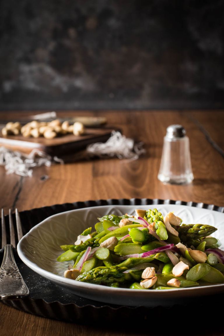 Lauwarmer Spargelsalat mit Cashew Kernen - Kleines Kulinarium