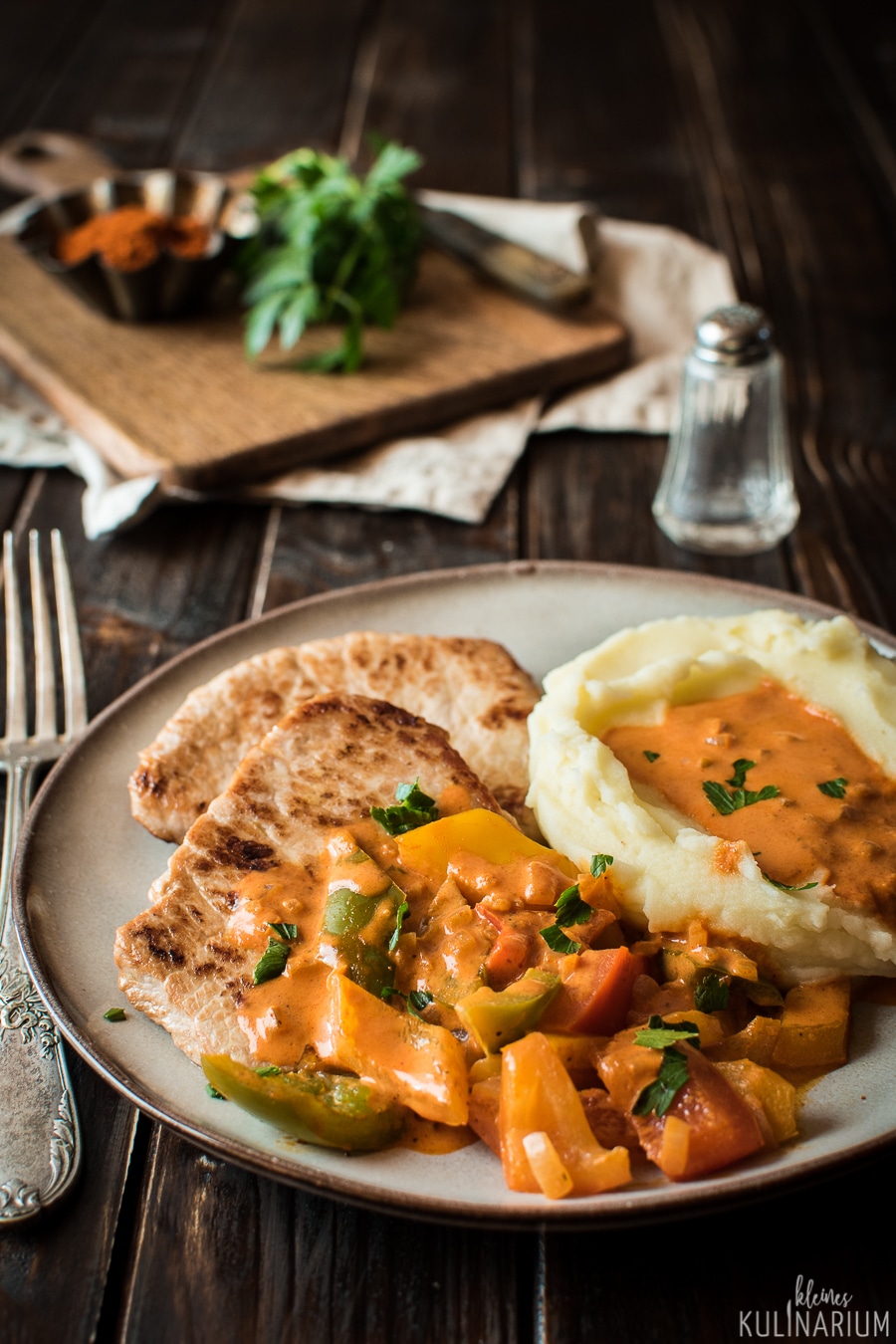 Paprikaschnitzel mit cremiger Sauce - Kleines Kulinarium